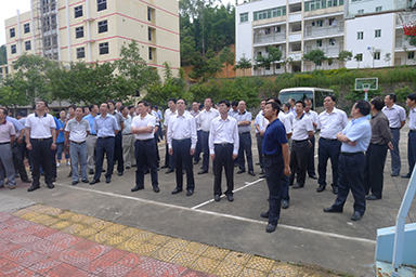 南平市市委書記裴金佳、市長林寶金率市委市政府全部領(lǐng)導(dǎo)及各市縣主要領(lǐng)導(dǎo)一行蒞臨我公司視察指導(dǎo)